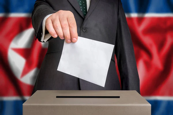 Выборы в КНДР - голосование у избирательного ящика — стоковое фото