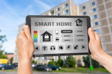 Uzak akıllı ev kontrol sistemi ile tablet