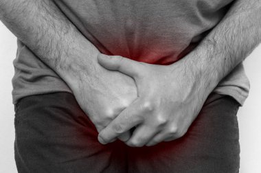 İdrar kaçırma sorunu ile adam donuna tutuyor