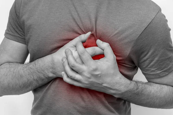 Hombre con dolor en el pecho, ataque al corazón —  Fotos de Stock
