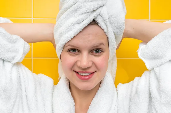 Mujer sonriente en albornoz con toalla en la cabeza —  Fotos de Stock