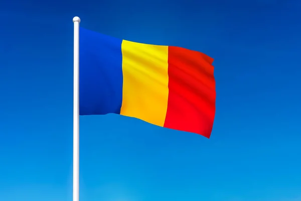 Ondeando la bandera de Rumania sobre el fondo azul del cielo — Foto de Stock