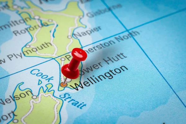 Pushpin señala la ciudad de Wellington en Nueva Zelanda — Foto de Stock