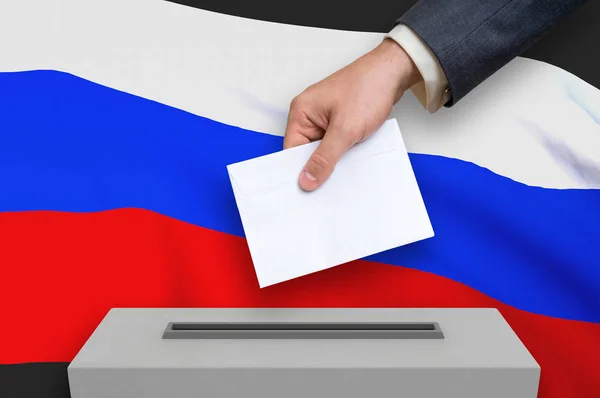 Вибори в Росії - голосування в урну — стокове фото