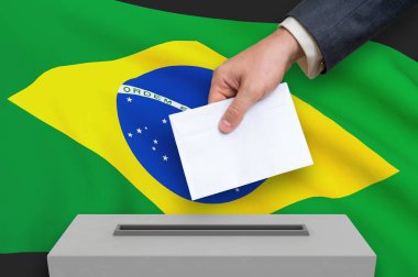 Brezilya 'da seçim - oy sandığında oy kullanma