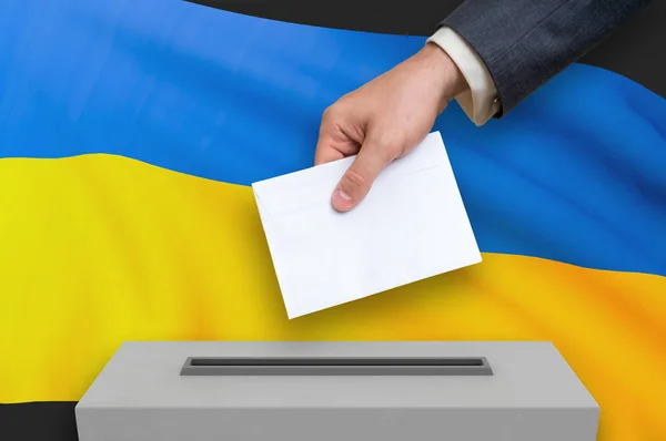 Eleição na Ucrânia - votação na urna — Fotografia de Stock