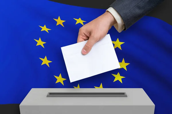 Выборы в ЕС - голосование у избирательного ящика — стоковое фото