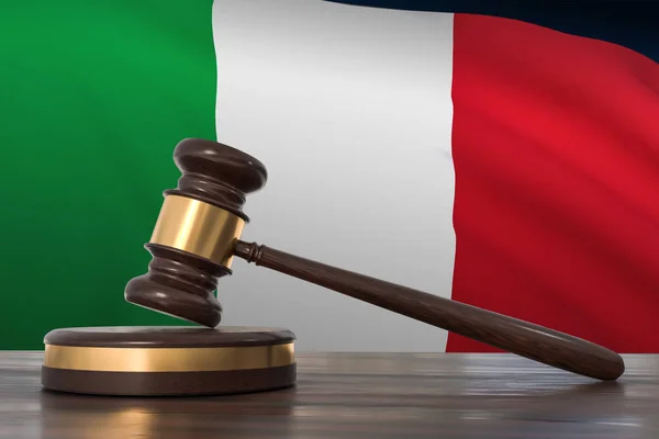 Justice en Italie. Gavel en bois dans le bureau d'avocat . — Photo