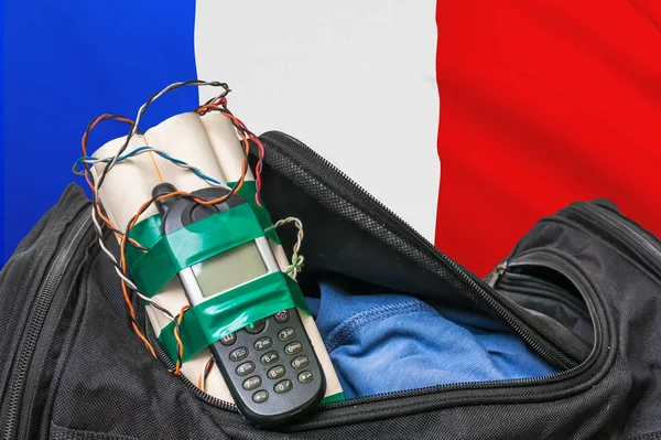 Τρομοκρατική επίθεση στη Γαλλία. Μαύρη τσάντα με βόμβα. — Φωτογραφία Αρχείου