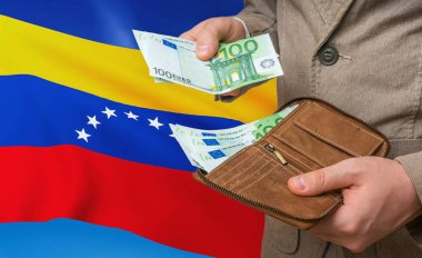 Venezuela 'ya yatırım yapmak. Çok parası olan zengin bir adam..