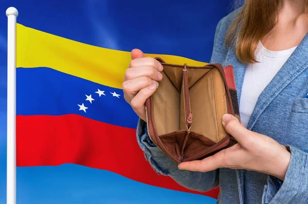 Szegény ember üres pénztárcával Venezuelában. — Stock Fotó