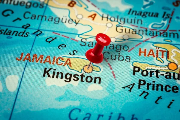 Pushpin apontando para a cidade de Kingston na Jamaica — Fotografia de Stock