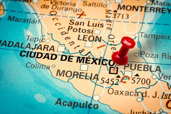 Pushpin señala la ciudad de Ciudad de México en México —  Fotos de Stock