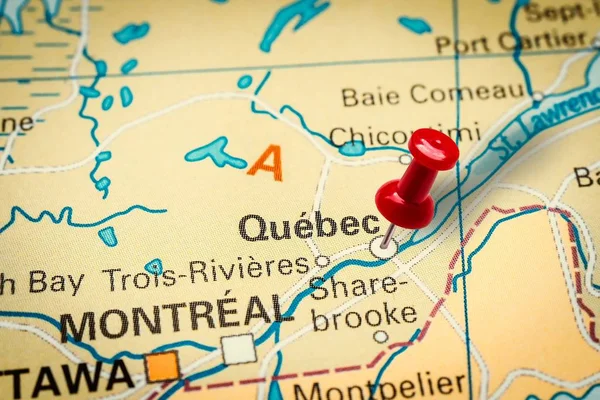 Pushpin señala a la ciudad de Québec en Canadá — Foto de Stock