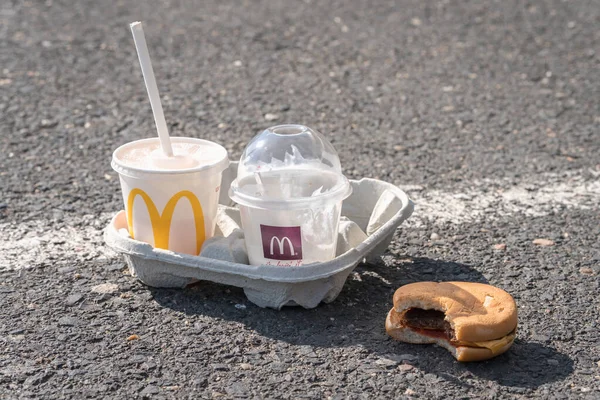 Vuil Van Mcdonald Fast Food Asfalt Parkeerplaats — Stockfoto