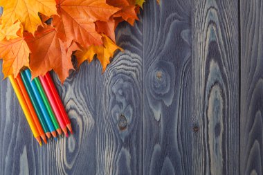 okul kalem tablo, çeşitli tonları, renkli kağıda yalan,