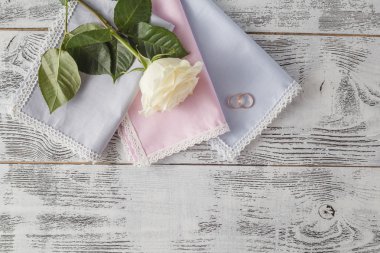 Güzel beyaz gül beyaz ipek düğün arka plan olarak