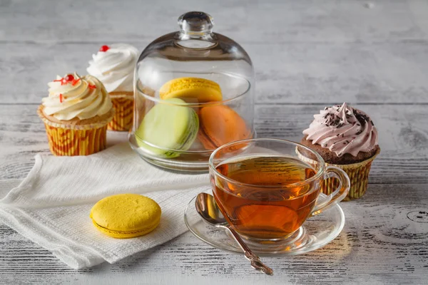 French macaroons. Coffee, chocolate, vanilla and raspberry — Stock Photo, Image