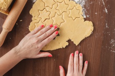kesme kurabiye hamuru yıldız şekli Noel için ev yapımı
