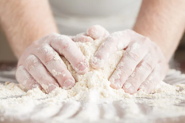 Baking the cake — Stock Photo, Image