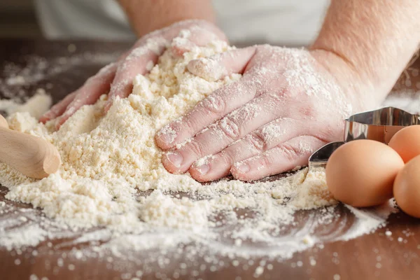 O processo de fazer pizza — Fotografia de Stock