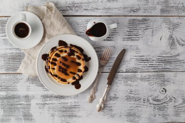 çikolata soslu krep