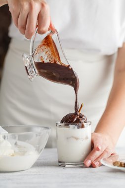 çikolata soslu armut