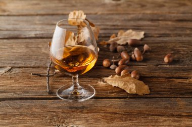 Alkol cam zamanla içme sonbahar