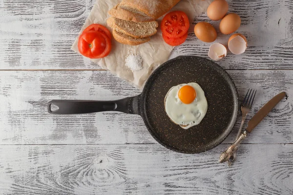 Fried eggs on wooden table — Stock Photo, Image