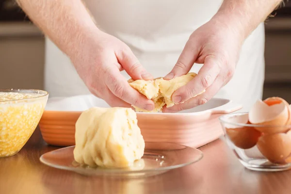Домашняя выпечка, домашняя кухня яблочный пирог — стоковое фото