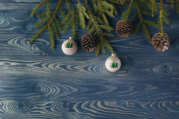 Decoración de Navidad en tablón de madera — Foto de Stock