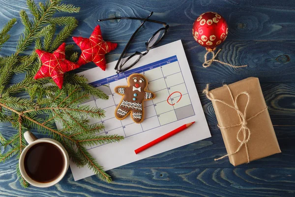 Calendário de advento em fundo azul — Fotografia de Stock