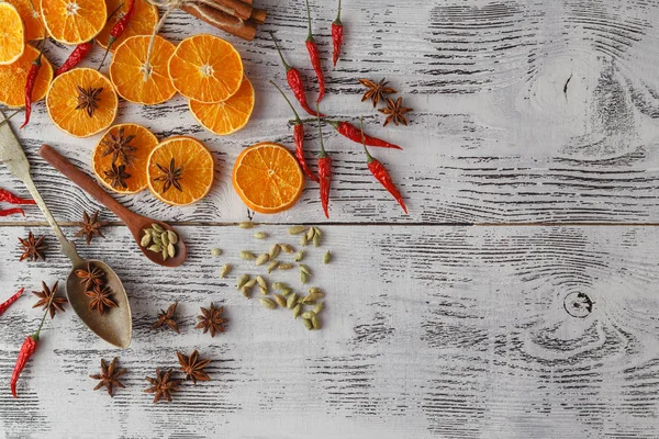 Baharatlı Noel arka plan. pişirme yemek pişirmek için malzemeler. Düz