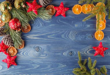 Noel dekorasyonları ahşap rustik zemin üzerine sınırında. H