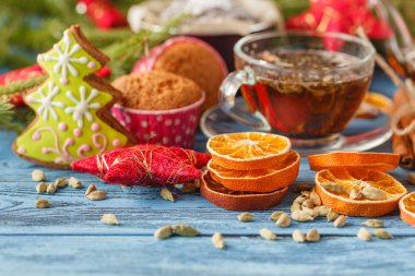 Yığın halinde Noel Gingerbread çerezleri yıldız şekli. Tatil conce