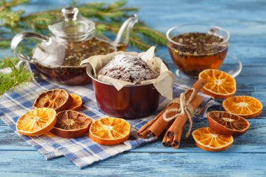 Noel dekorasyonu ile çay bir fincan