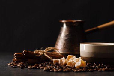 Vintage cezve ve kaşık, dağılmış, copys ile fasulye