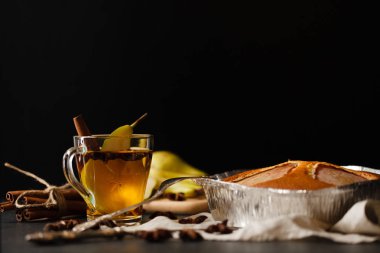 Armut pasta ve meyve çayı