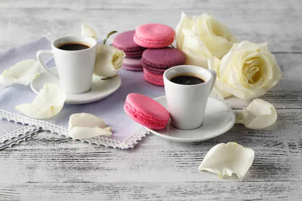 Sweet and beautiful French macaroon in a glass jar and espresso — Stock Photo, Image