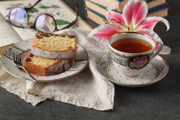 Yoghurt pund kaka till frukost — Stockfoto