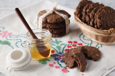 Masada bal ile sağlıklı yulaf kurabiye