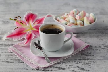 Kahve ile diskte geleneksel bükülmüş hatmi