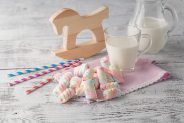 Bebek kahvaltı süt ve cupcakes