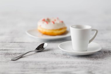 Plaka üzerinde bir çörek