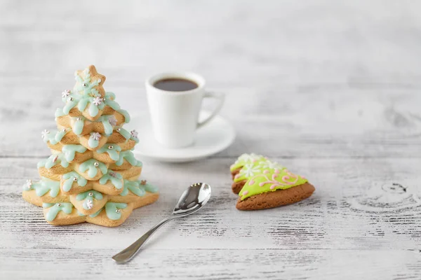 Vánoční káva s perníkem cookies strom — Stock fotografie