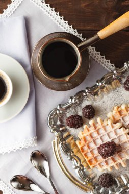 masada kurabiye ile Turku demlenmiş kahve