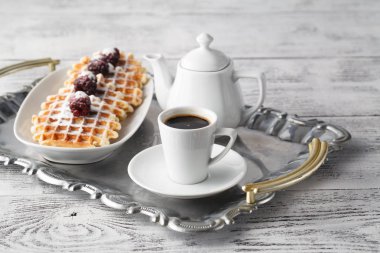 Brüksel waffle çilek ve kahve ile