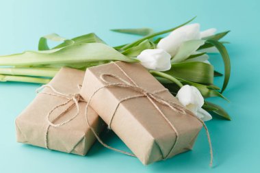 Bahar Beyaz Lale ile hediye iltifat