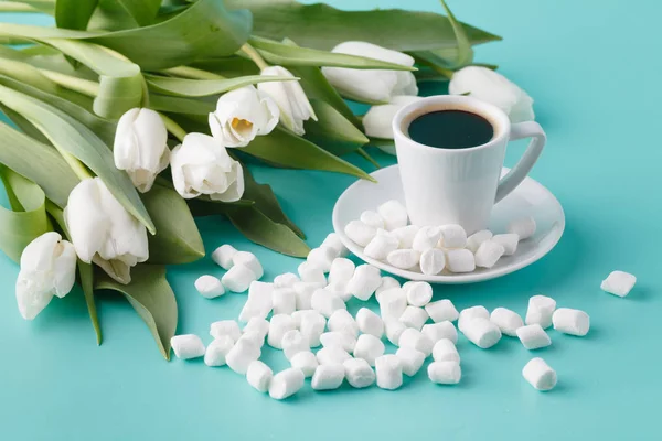 Café y tulipanes — Foto de Stock