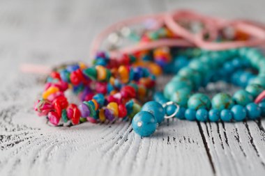 boncuk aksesuarları yapmak